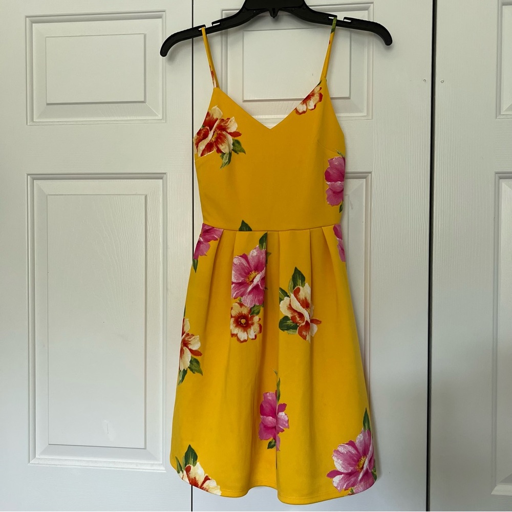 Monteau Los Angeles Women’s Floral Dress